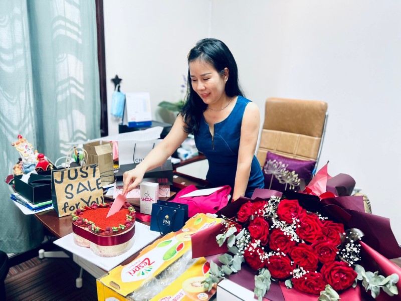 Tập Thể Nhân Viên Gia An Jsc Chúc Mừng Sinh Nhật Ms Út – Tổng Giám Đốc